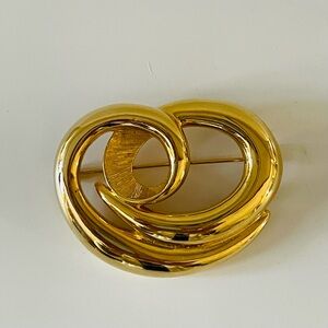 Vintage Designer Large Gold Oval Swirl Curled Brooch